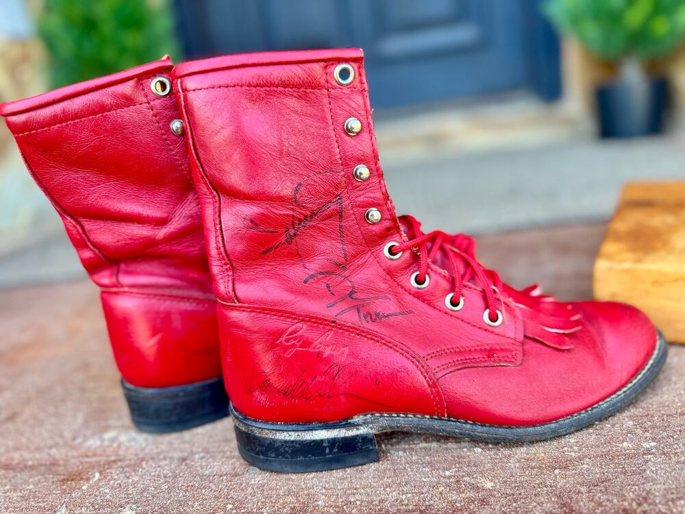 🤠 Rare Roper Red Lace-Up Boots – Signed by Diamond Rio – Right Boot Autographed
